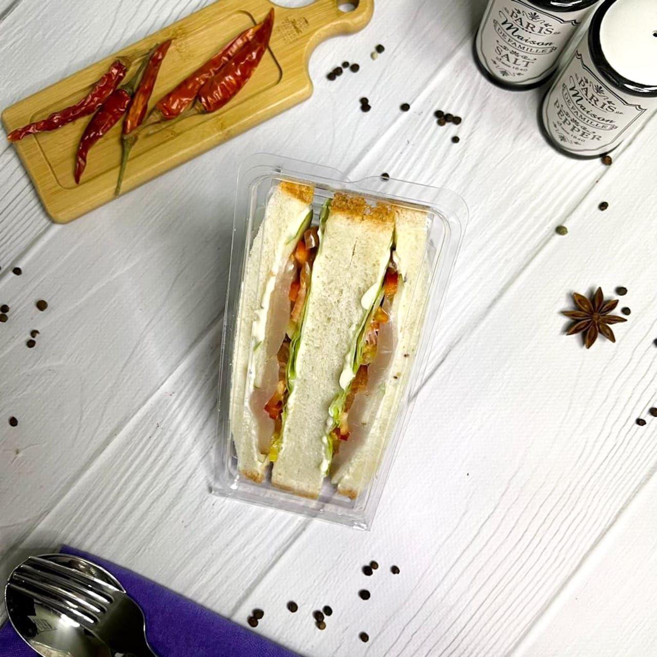 Сандвич с копченой курицей и грушей